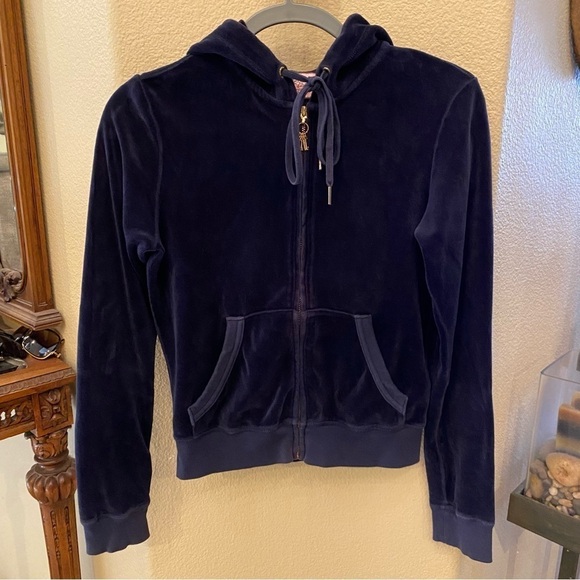 Vintage JUICY COUTURE Navy Velour Graphic Rhinestone Hoodie Jacket Size Medium - Picture 4 of 10